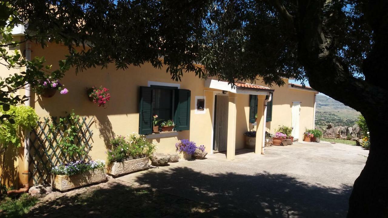 Agriturismo Sa E Padedda Mores Екстериор снимка